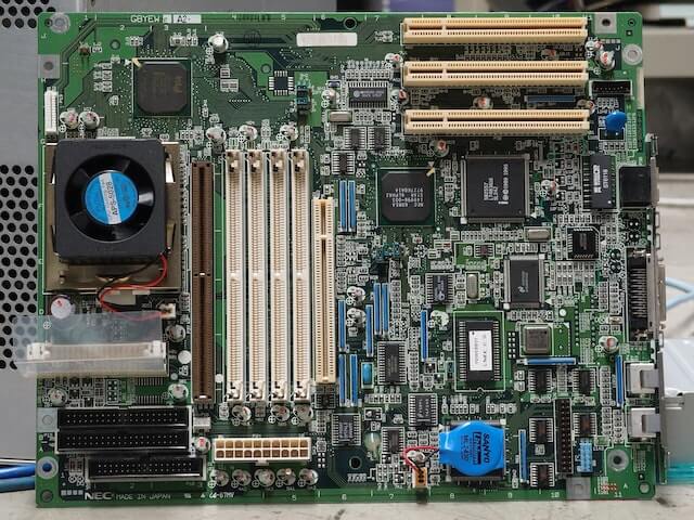 why are motherboards green